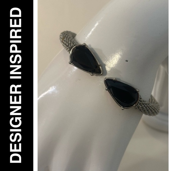 Unknown Jewelry - Vintage Silver Tone Woven Mesh Bypass Cuff Bracelet | Black Teardrop Stones